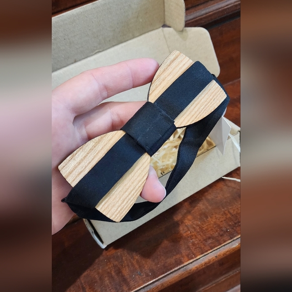 NWT Wooden Bowtie - Green with Black Painted Branches - Giftable - Picture 7 of 8